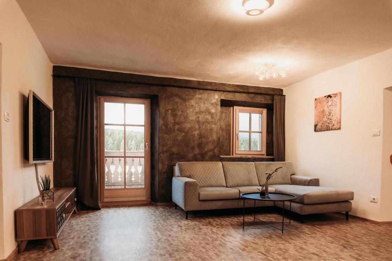 Ban Hilba Falzes Exterior foto